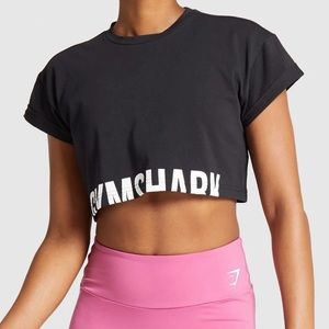 Set of 2 Gymshark crop T-Shirts,Black & Light Pink